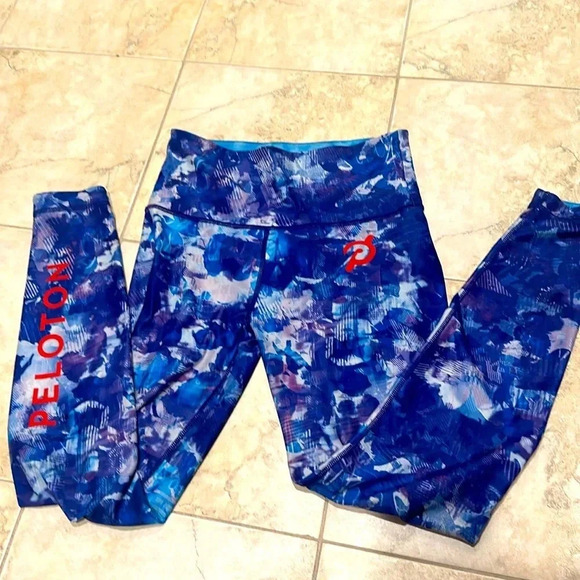 Peloton reversable leggings purple blue.  Size M - Picture 3 of 6
